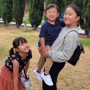 Meet your Posher, Charo ivy